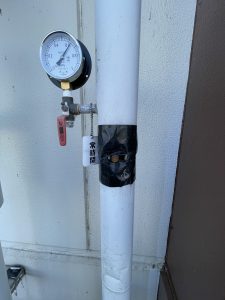 消防設備配管の漏水トラブル現場 破損した配管の状態