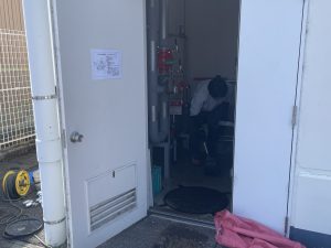 スプリンクラー設備点検後の清掃と最終確認作業