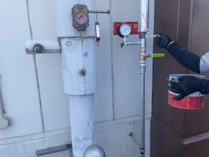 末端試験弁の交換工事中の施工状況 名古屋市