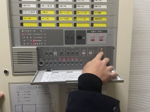 スプリンクラー設備と受信機の連動試験の様子 作動確認