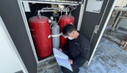 消火設備の点検作業（岐阜県）