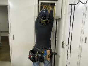 協約形漏電遮断器の取付作業状況（名古屋市介護施設）