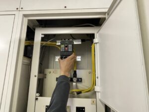 協約形漏電遮断器の取付作業状況（名古屋市介護施設）