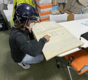 安全管理を徹底した電気工事現場の風景