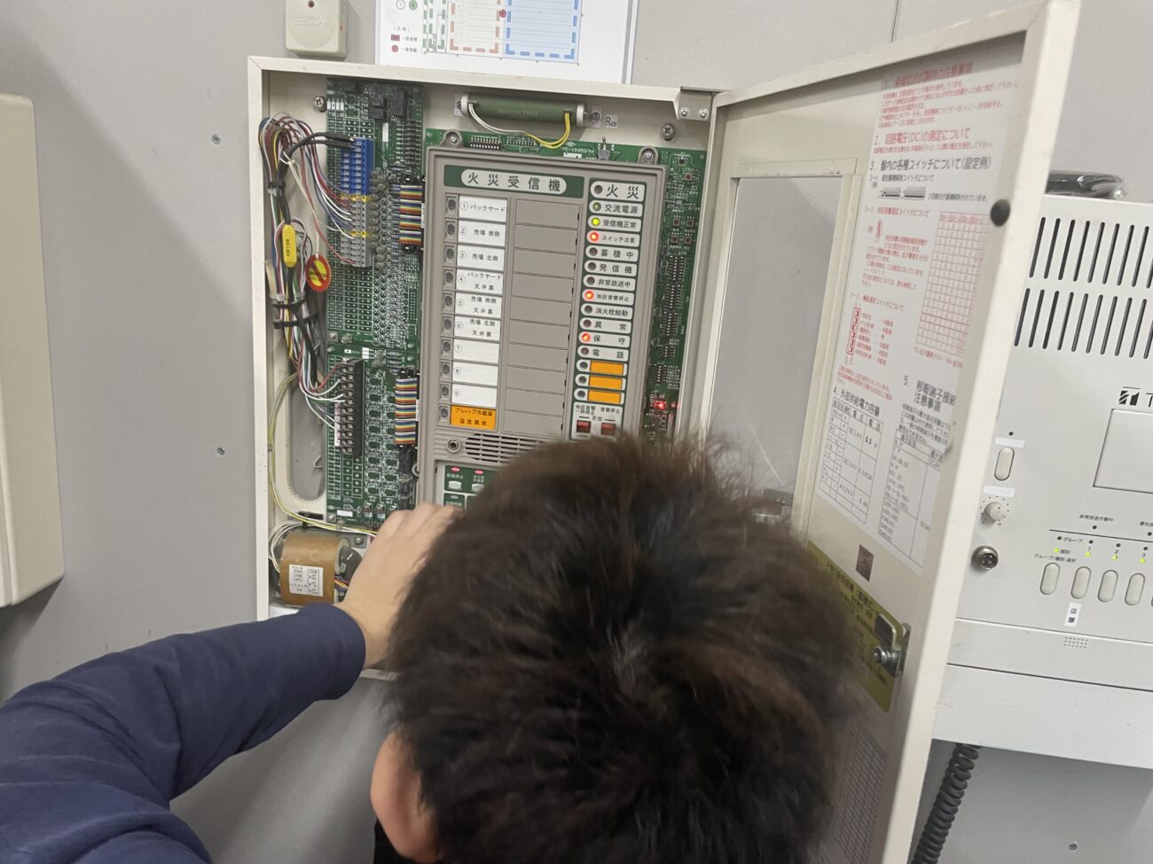 各務原市で実施したニッタン火災受信機の点検作業の様子