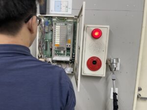 一宮市 火災受信機 点検 作業風景 自動火災報知設備 機器点検