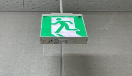 LED誘導灯 バッテリー劣化 点検状況