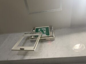 名古屋市の介護施設で誘導灯バッテリー交換工事