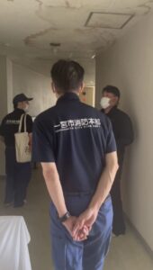 一宮市で消防署立入検査に立ち会う株式会社大井ぐるーぷ代表大井祐喜