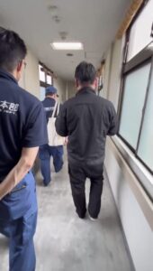 消防署による立入検査で消防設備を確認する株式会社大井ぐるーぷ