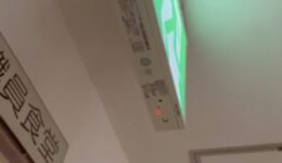 名古屋市で誘導灯のお知らせモニターが点滅したためLED誘導灯へ交換した施工事例