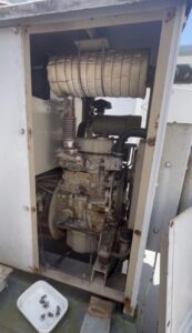 非常用発電機の現地調査を実施。蓄電池・冷却水ヒーター・燃料系統を確認し、安全な運用をサポート。