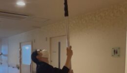 岐阜市の介護施設で女性消防設備士が防火設備定期検査を実施