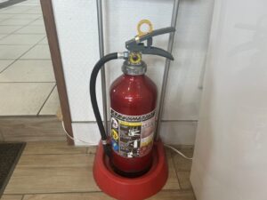 名古屋市で実施した消火器交換工事の施工状況｜株式会社大井ぐるーぷ