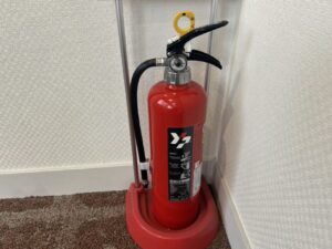 一宮市の施設で行った消火器交換工事の様子