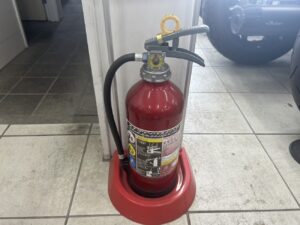 豊田市の自動車販売店で実施した消火器交換工事