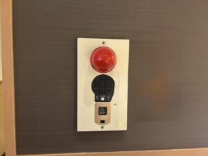 名古屋市の飲食店で実施した非常警報設備交換工事の施工状況