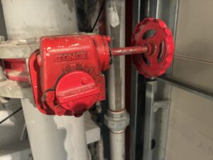 豊田市スプリンクラー設備の圧力低下調査で確認した消火ポンプ