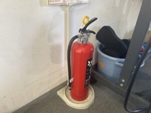 羽島市の店舗で期限切れとなった消火器を新品へ交換