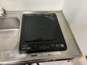 介護施設の厨房に設置された新しいIHクッキングヒーター