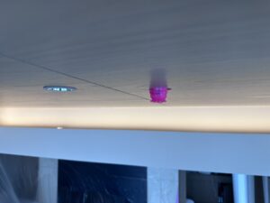 一宮市の建物でスプリンクラーヘッドの高さを調整する消防設備工事