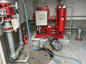 スプリンクラー設備の復旧に伴う真空作業
