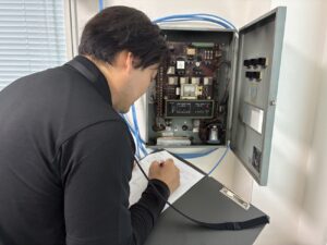 各務原市の建物に設置された古い自動火災報知設備の受信機