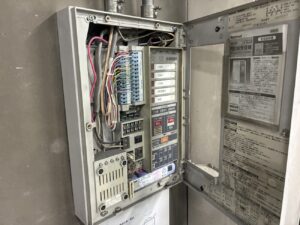 各務原市の工場に設置された火災受信機の点検・動作確認