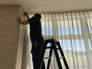 岐阜市で老朽化したカーテンレールのフックを交換した施工写真