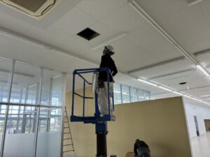 店舗改装で変更された間仕切りとスプリンクラーヘッドの位置
